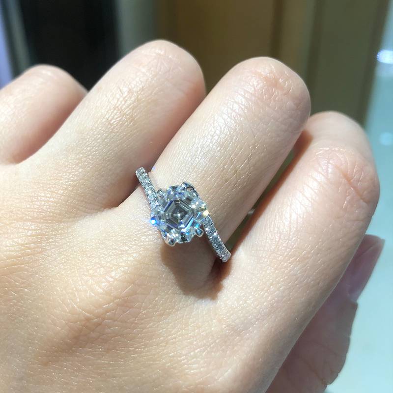 扭臂方钻Women's RingS925银镀白金定制选款主石Moissanite2.0ct/副石高碳钻